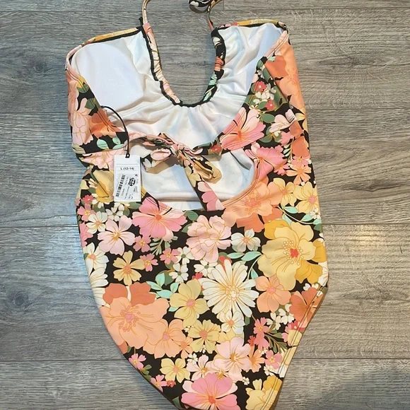 NWT Shade & Shore Halter Key Hole One Piece Swimsuit - Picture 3 of 5